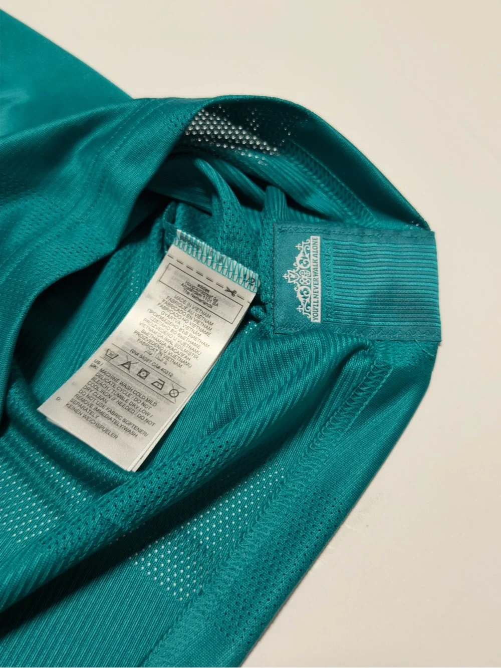 Adidas Liverpool FC 25/26 Third authentic jersey Sz M JV6427